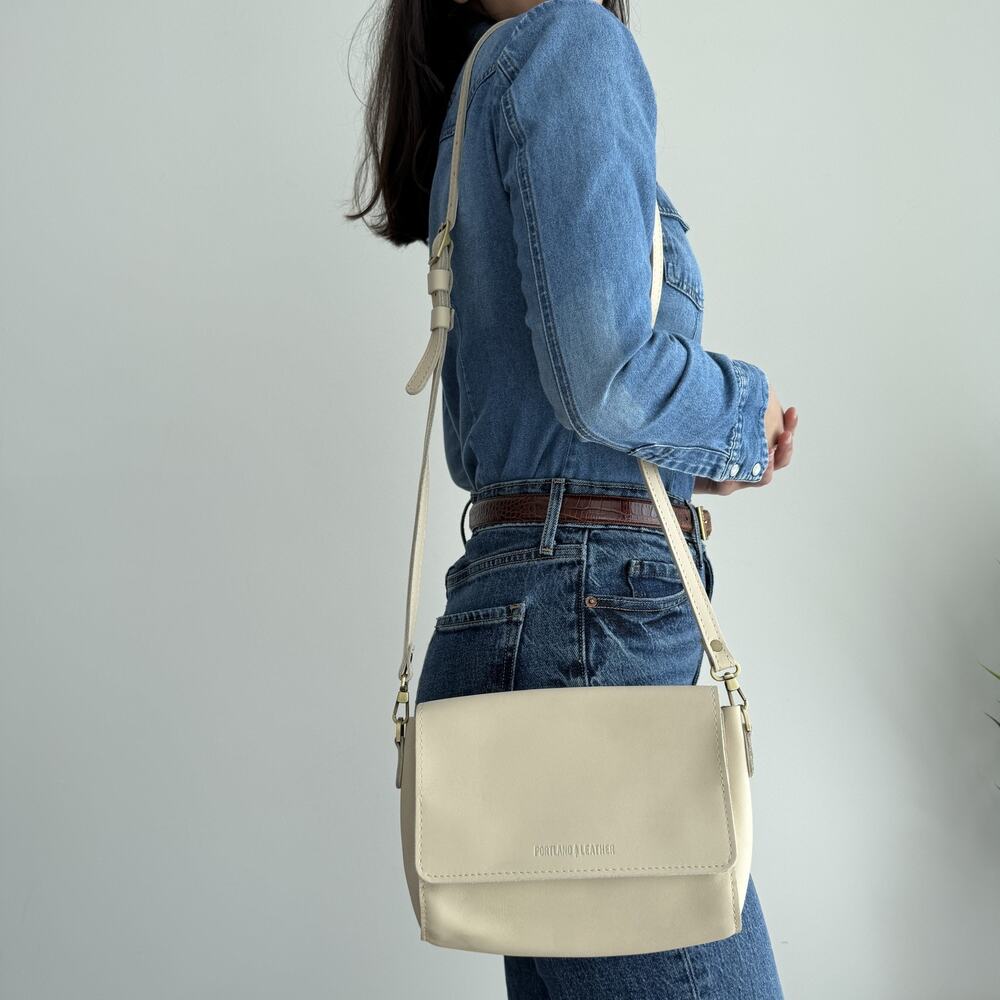 Portland Leather Cream Crossbody Shoulder Bag - Picture 3 of 16